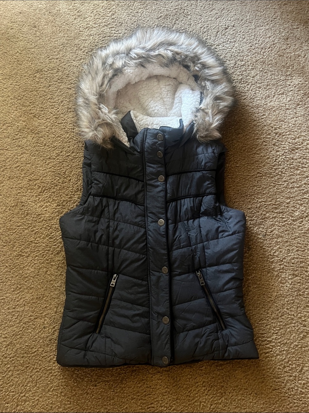 Aeropostale Black Quilted Puffer Vest with Faux Fur Trim Hood